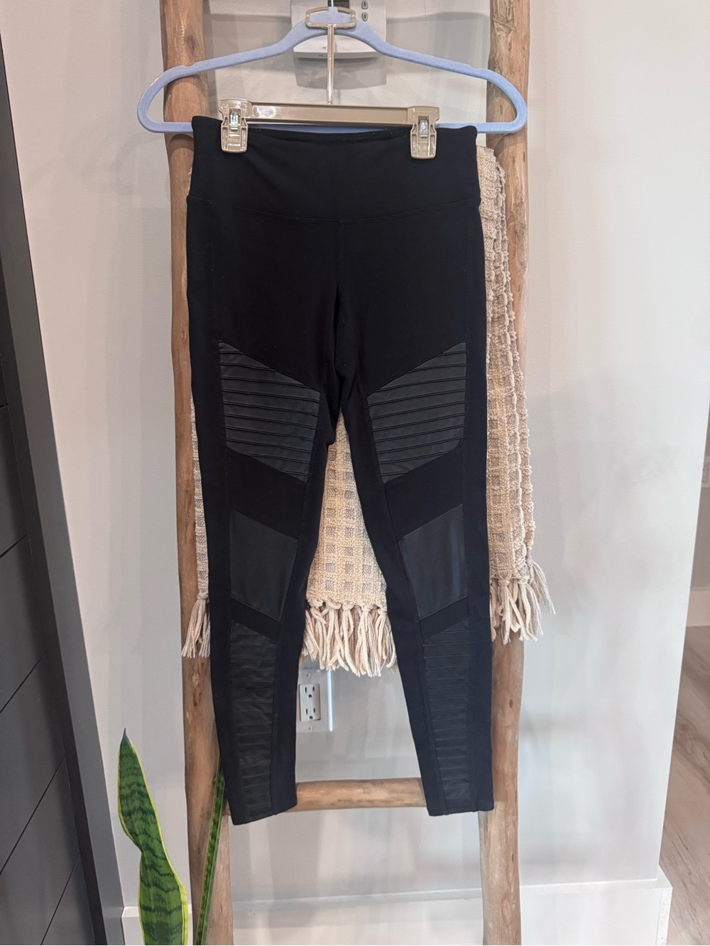 Alo Moto Leggings – Black | Size XS